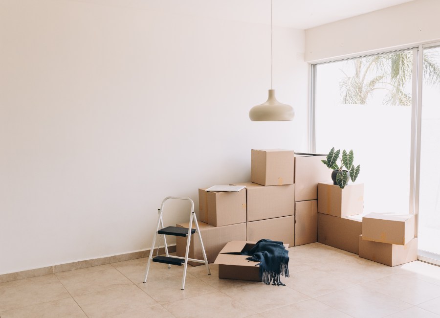 The Pros and Cons of DIY Moving vs. Hiring Professionals